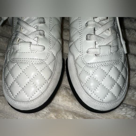 Like New Authentic CHANEL CC White Calfskin Quilted Lace-Up Sneaker Size 37 - Picture 9 of 16